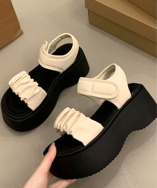 CANVAS+(キャンバスプラス)の「【CANVAS+】シュシュ厚底サンダル(サンダル・レディース・アイボリー/ブラック・24.5/24/23.5)」の7枚目の写真