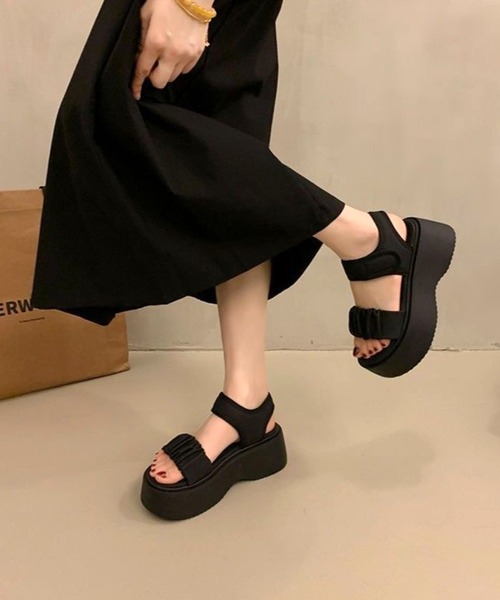 CANVAS+(キャンバスプラス)の「【CANVAS+】シュシュ厚底サンダル(サンダル・レディース・アイボリー/ブラック・24.5/24/23.5)」の9枚目の写真