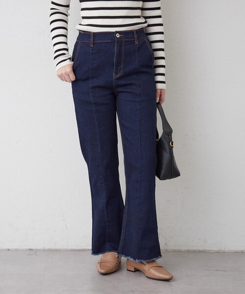 Remind me and forever（リマインドミーアンドフォーエバー）の「【nane】《サイズ展開有》ストレッチデニムフレアーパンツ（デニムパンツ・レディース・ブラック/その他/ワンウォッシュ・MEDIUM/LARGE/SMALL）」の11枚目の写真