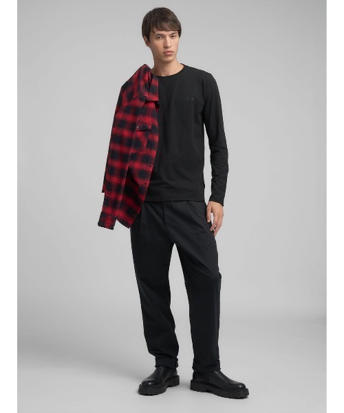 REPLAY（リプレイ）の「REPLEYロゴ ストレッチジャージーロンT（Tシャツ/カットソー・メンズ・ダークネイビー/ブラック/ホワイト・LARGE/MEDIUM/X-LARGE/SMALL）」の2枚目の写真