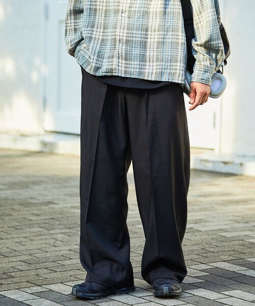 HYKE ワイドフレアスラックスパンツ モード ブラック/BZ59 NEW IN – HYKE ONLINE STORE