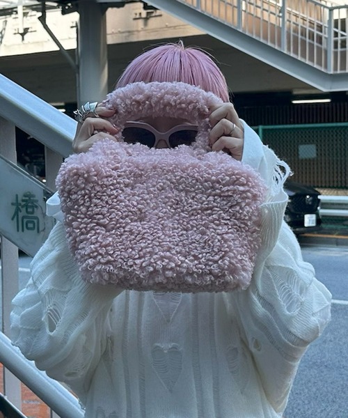 Alley Tokyo(アリートーキョー)の「チェーン付きもこもこミニトート(トートバッグ・レディース・ピンク/オフホワイト・FREE)」の11枚目の写真