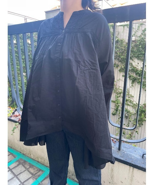 Rydia(リディア)の「ピンタックラウンドブラウス(Tシャツ/カットソー・レディース・ブラック/ベージュ/マスタード・M)」の2枚目の写真