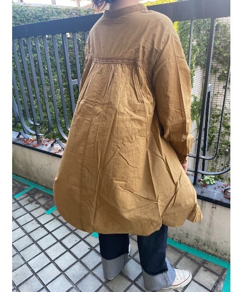 Rydia(リディア)の「ピンタックラウンドブラウス(Tシャツ/カットソー・レディース・ブラック/ベージュ/マスタード・M)」の9枚目の写真