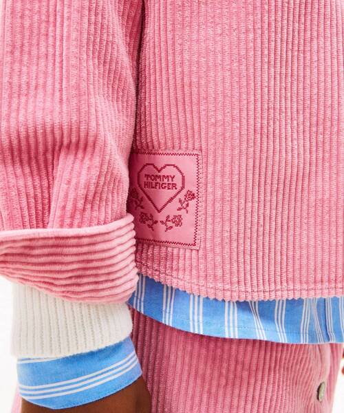 TOMMY HILFIGER（トミーヒルフィガー）の「GIRLS コーデュロイオーバーシャツ（シャツ/ブラウス・キッズ・ピンク・140cm/130cm/160cm/150cm）」の5枚目の写真
