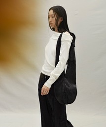 anggae（アンゲ）の「anggae/アンゲ  TIED COCOON SAC 光沢 ショルダーバッグ（ショルダーバッグ）」
