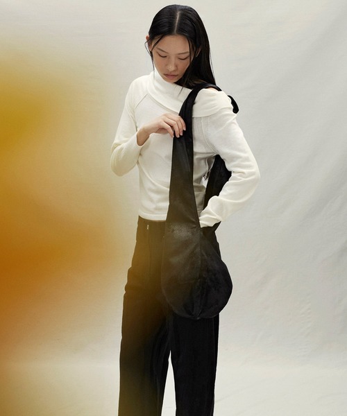 anggae（アンゲ）の「anggae/アンゲ  TIED COCOON SAC 光沢 ショルダーバッグ（ショルダーバッグ・レディース・ブラック/ブラウン・FREE）」の17枚目の写真