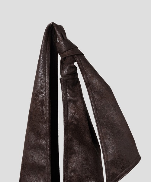 anggae（アンゲ）の「anggae/アンゲ  TIED COCOON SAC 光沢 ショルダーバッグ（ショルダーバッグ・レディース・ブラック/ブラウン・FREE）」の13枚目の写真