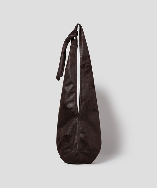 anggae（アンゲ）の「anggae/アンゲ  TIED COCOON SAC 光沢 ショルダーバッグ（ショルダーバッグ・レディース・ブラック/ブラウン・FREE）」の18枚目の写真