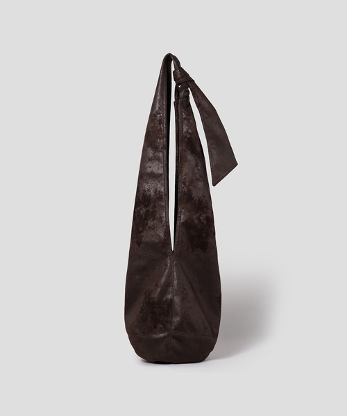 anggae（アンゲ）の「anggae/アンゲ  TIED COCOON SAC 光沢 ショルダーバッグ（ショルダーバッグ・レディース・ブラック/ブラウン・FREE）」の7枚目の写真
