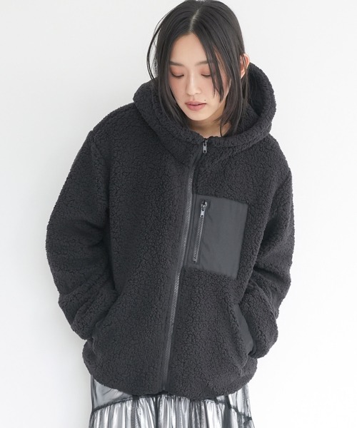 mili an deni(ミリアンデニ)の「ボア素材フーディジップアップブルゾン(ブルゾン・レディース・ブラック/アイボリー/モカ・M)」の2枚目の写真