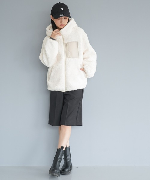 mili an deni(ミリアンデニ)の「ボア素材フーディジップアップブルゾン(ブルゾン・レディース・ブラック/アイボリー/モカ・M)」の18枚目の写真