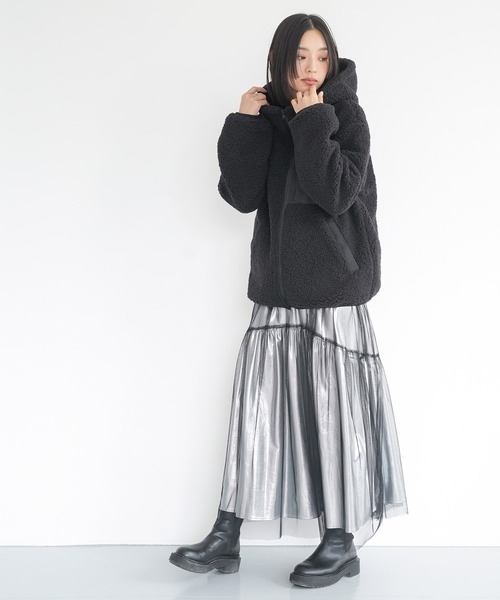 mili an deni(ミリアンデニ)の「ボア素材フーディジップアップブルゾン(ブルゾン・レディース・ブラック/アイボリー/モカ・M)」の12枚目の写真