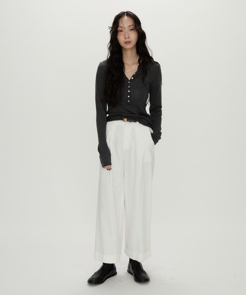 NUJOH(ヌゾ)の「Wide Tuck Straight Pants /ワイドタックストレートパンツ(その他パンツ・レディース・ホワイト/ベージュ/ネイビー・SMALL/MEDIUM)」の14枚目の写真