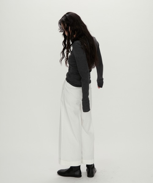 NUJOH(ヌゾ)の「Wide Tuck Straight Pants /ワイドタックストレートパンツ(その他パンツ・レディース・ホワイト/ベージュ/ネイビー・SMALL/MEDIUM)」の15枚目の写真