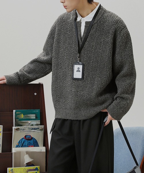 TOBEE（トゥビー）の「【TOBEE】ヘンリーネックニット セーター/オーバーサイズ ニットポロ（ニット/セーター・メンズ・ダークグレー/オフホワイト/ブラック・MEDIUM/LARGE/X-LARGE）」の8枚目の写真