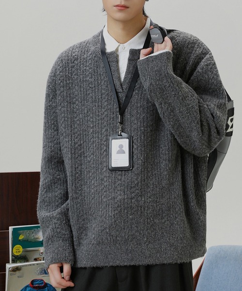 TOBEE（トゥビー）の「【TOBEE】ヘンリーネックニット セーター/オーバーサイズ ニットポロ（ニット/セーター・メンズ・ダークグレー/オフホワイト/ブラック・MEDIUM/LARGE/X-LARGE）」の9枚目の写真