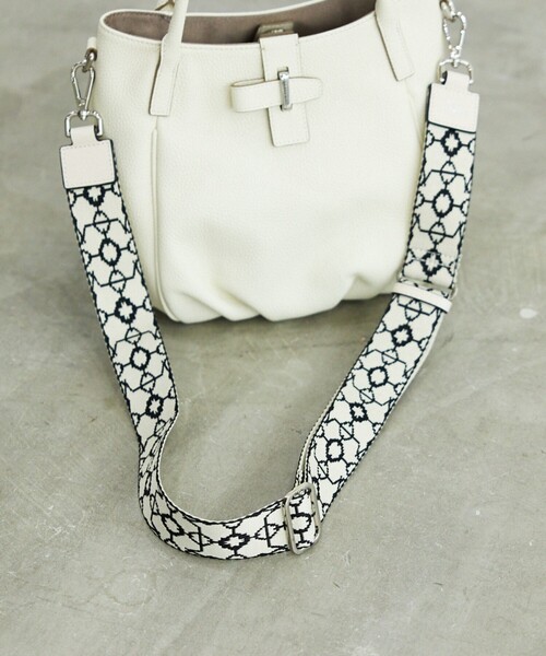 LOWELL things（ロウェル　シングス）の「【単品】テープショルダー/オリジナル柄（シルバー金具）（ショルダーバッグ・レディース・アイボリー・フリー）」の6枚目の写真