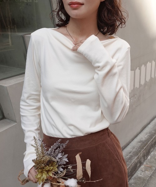 CORNERS(コーナーズ)の「マットベロアボートネックトップス(Tシャツ/カットソー・レディース・ブラウン/ブラック/アイボリー/グレイッシュベージュ・M)」の6枚目の写真