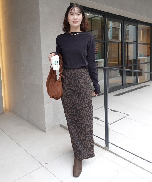 CORNERS(コーナーズ)の「マットベロアボートネックトップス(Tシャツ/カットソー・レディース・ブラウン/ブラック/アイボリー/グレイッシュベージュ・M)」の17枚目の写真