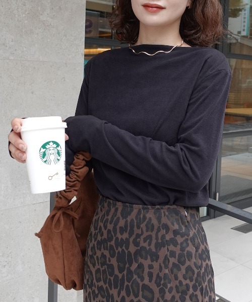 CORNERS(コーナーズ)の「マットベロアボートネックトップス(Tシャツ/カットソー・レディース・ブラウン/ブラック/アイボリー/グレイッシュベージュ・M)」の14枚目の写真