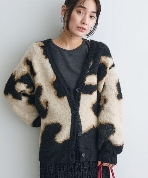 CRAFT STANDARD BOUTIQUE(クラフトスタンダードブティック)の「アニマルジャカードニットカーディガン<ハンドウォッシャブル> ◆(カーディガン/ボレロ・レディース・ライトベージュ/カーキ・FREE)」の2枚目の写真