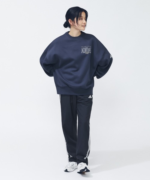 adidas（アディダス）の「アディダス adidas バービージ ルーズフィット フリース クルーネック スウェットシャツ（スウェット・レディース・ホワイト/ライトグレー/ネイビー・S/M/L/XL）」の13枚目の写真