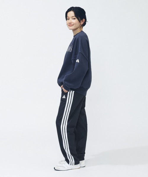 adidas（アディダス）の「アディダス adidas バービージ ルーズフィット フリース クルーネック スウェットシャツ（スウェット・レディース・ホワイト/ライトグレー/ネイビー・S/M/L/XL）」の12枚目の写真