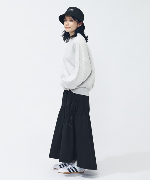 adidas（アディダス）の「アディダス adidas バービージ ルーズフィット フリース クルーネック スウェットシャツ（スウェット・レディース・ホワイト/ライトグレー/ネイビー・S/M/L/XL）」の21枚目の写真