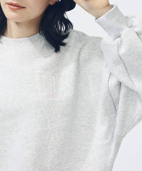 adidas（アディダス）の「アディダス adidas バービージ ルーズフィット フリース クルーネック スウェットシャツ（スウェット・レディース・ホワイト/ライトグレー/ネイビー・S/M/L/XL）」の18枚目の写真