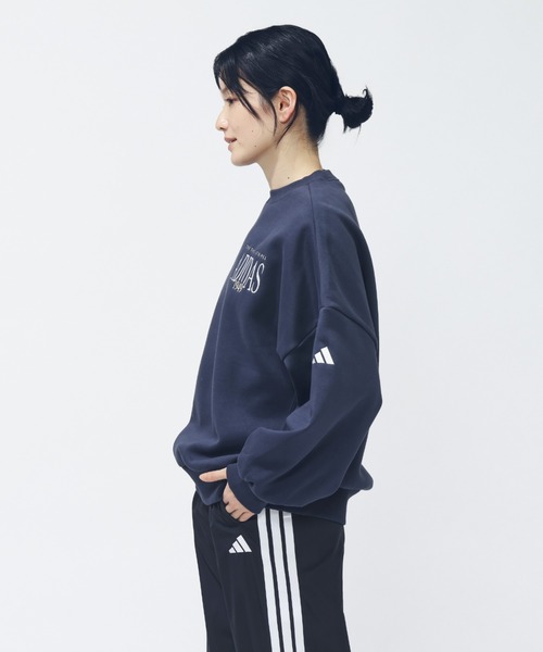 adidas（アディダス）の「アディダス adidas バービージ ルーズフィット フリース クルーネック スウェットシャツ（スウェット・レディース・ホワイト/ライトグレー/ネイビー・S/M/L/XL）」の15枚目の写真