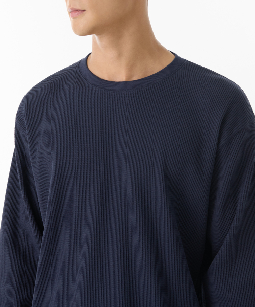 MUSINSA STANDARD（ムシンサスタンダード）の「ワッフルリラックスクルーネック長袖Tシャツ [ネイビー]（Tシャツ/カットソー・メンズ・その他・SMALL/MEDIUM/LARGE/X-LARGE/XX-LARGE/XXX-LARGE）」の3枚目の写真