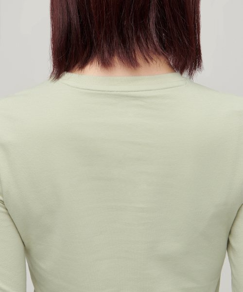 MUSINSA STANDARD WOMAN（ムシンサスタンダードウーマン）の「ウィメンズスリムクロップクルーネック長袖Tシャツ[ペイルグリーン]（Tシャツ/カットソー・レディース・その他・SMALL/MEDIUM/LARGE/X-SMALL）」の4枚目の写真