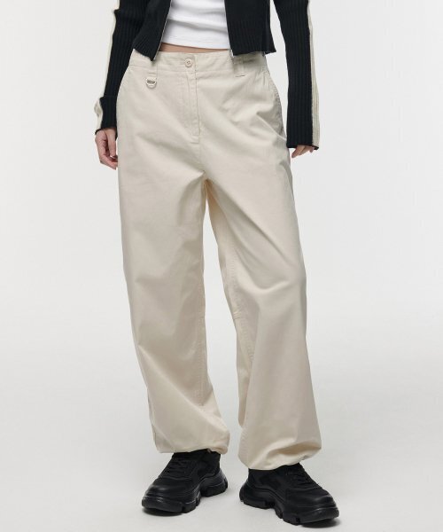 MUSINSA STANDARD WOMAN（ムシンサスタンダードウーマン）の「ウィメンズワイドカーペンターパンツ [クリーム]（その他パンツ・レディース・その他・30/24/25/26/27/28/29）」の2枚目の写真