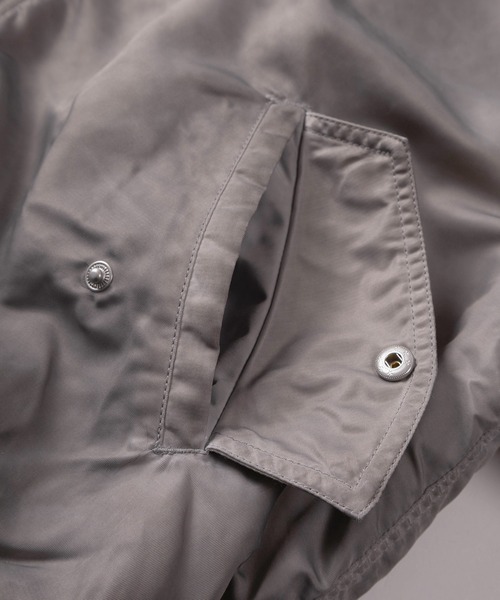 SlashDate（スラッシュデイト）の「【82】ヴィンテージライク ファーフード フライトブルゾン/ボンバージャケット/ダブルジップ/ミリタリー/アメカジ（ブルゾン・メンズ・カーキ/ブラック/グレー・L/M）」の9枚目の写真