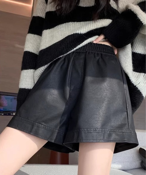 MAISON DE THERESE(メゾン ド テレーズ)の「マットPUのショートパンツ(その他パンツ・レディース・ブラック/モカ・M/L)」の2枚目の写真