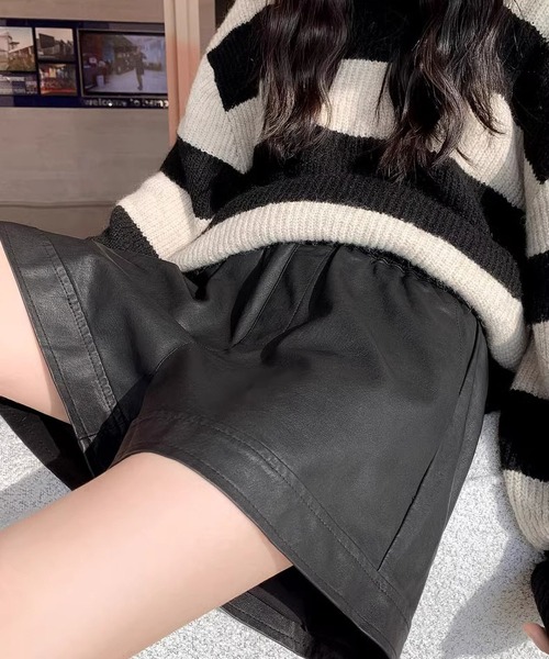MAISON DE THERESE(メゾン ド テレーズ)の「マットPUのショートパンツ(その他パンツ・レディース・ブラック/モカ・M/L)」の4枚目の写真