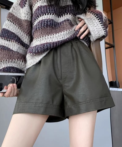 MAISON DE THERESE(メゾン ド テレーズ)の「マットPUのショートパンツ(その他パンツ・レディース・ブラック/モカ・M/L)」の5枚目の写真