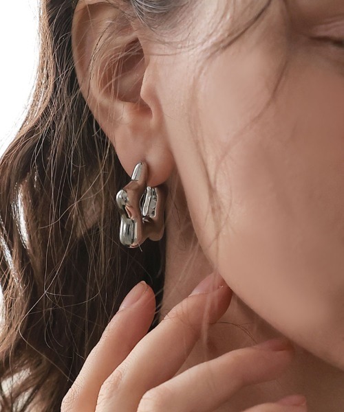 at.(アット)の「【at.】ぷっくりスターピアス(ピアス(両耳用)・レディース・ゴールド/シルバー・ONE SIZE)」の2枚目の写真