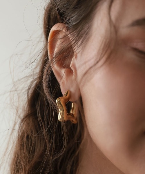 at.(アット)の「【at.】ぷっくりスターピアス(ピアス(両耳用)・レディース・ゴールド/シルバー・ONE SIZE)」の1枚目の写真