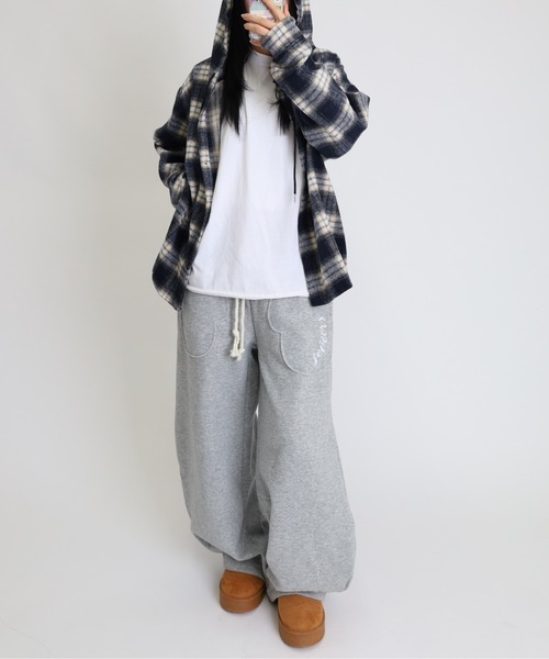 Vini(ヴィニ)の「【ユニセックス】チェック柄 フーディーシャツ(パーカー・レディース・ブラック/ピンク・FREE)」の6枚目の写真