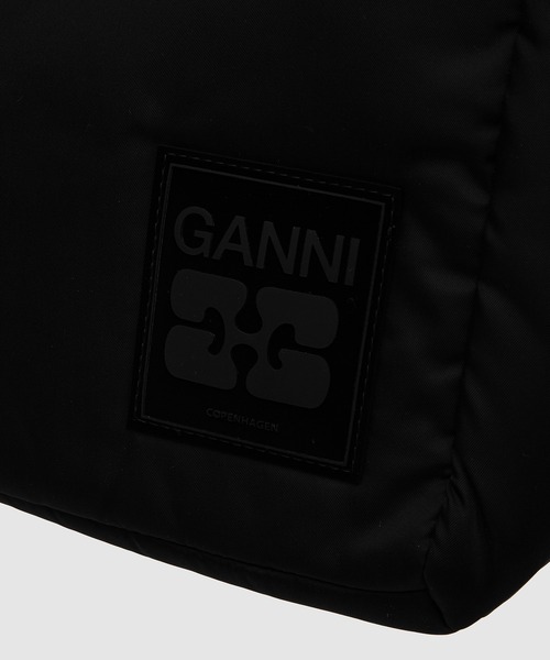 GANNI(ガニー)の「XXL Shopper Ruffle(トートバッグ・レディース・ブラック・ONE SIZE)」の4枚目の写真