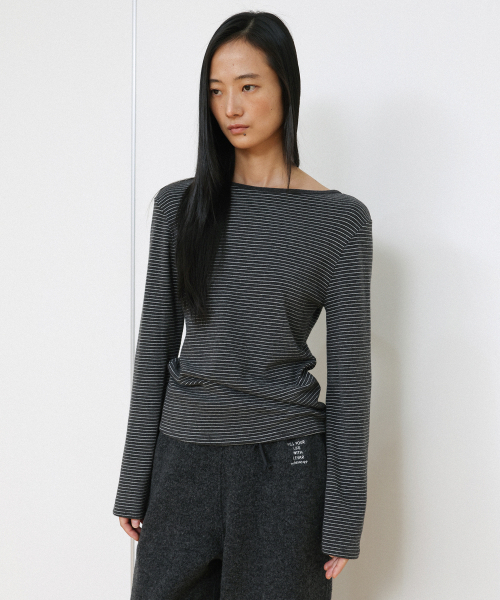 LEVAR（レバー）の「Soft Open-back Stripe T-shirt - Charcoal Stripe（Tシャツ/カットソー・レディース・ダークグレー・FREE）」の2枚目の写真