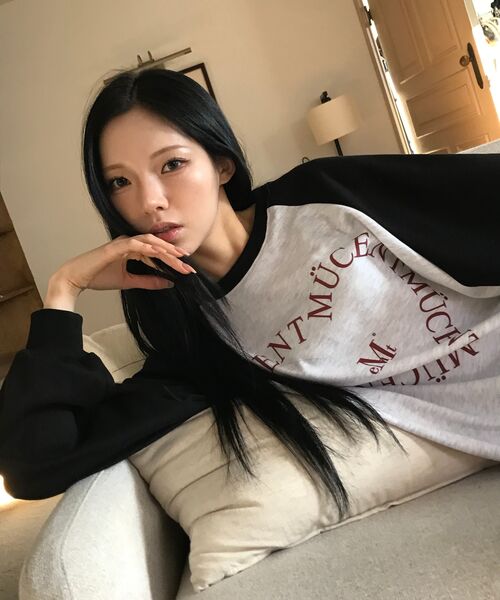 MUCENT（ムセント）の「ハートレタリングナグラン配色スウェット男女共用（4カラー）（スウェット・レディース・ブラック系/チャコール/ブラウン/バーガンディー/ブラック・FREE）」の19枚目の写真