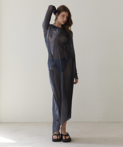 REVOIRSIS（ルヴォアシス）の「RVIS net maxi dresses multi black（ワンピース・レディース・ブラックミックス・1/2）」の2枚目の写真