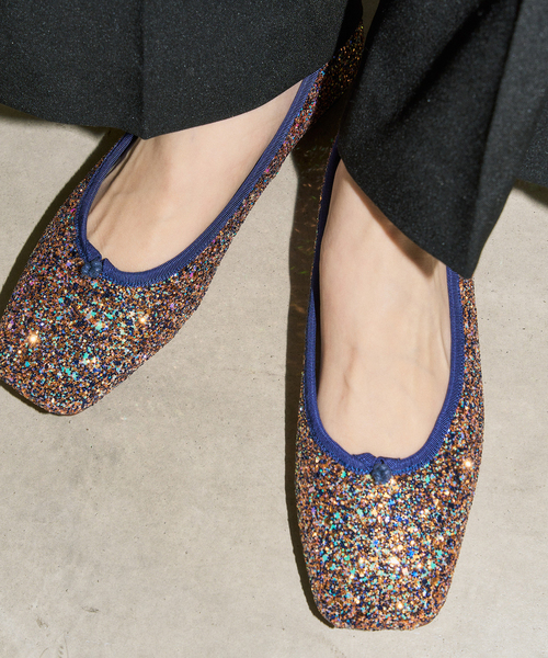 GRISE（グリーズ）の「《追加》GRISEスクエアグリッターフラット（その他シューズ・レディース・ネイビー/オレンジ/シルバー・22.5cm/22cm/25cm/24.5cm/23.5cm/23cm/24cm）」の2枚目の写真