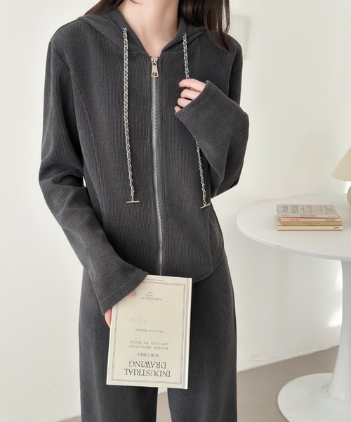ABITOKYO(アビトーキョー)の「フーディショート丈コーヂュロイジャケットセットアップ(セットアップ・レディース・ブラック/チャコールグレー/ベージュ・FREE)」の5枚目の写真