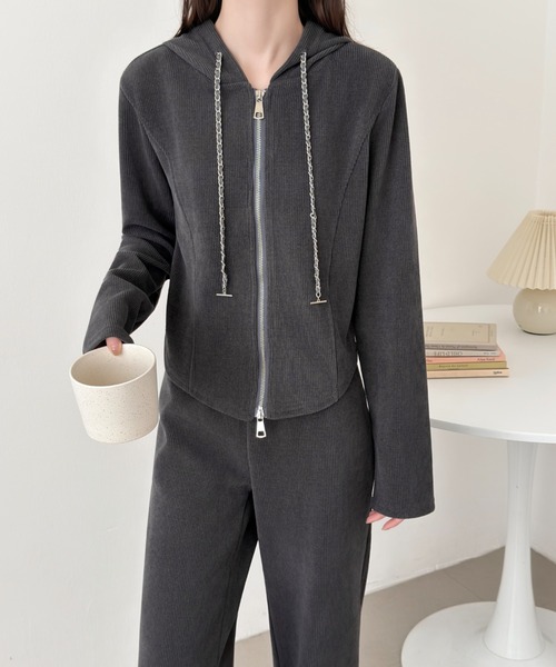 ABITOKYO(アビトーキョー)の「フーディショート丈コーヂュロイジャケットセットアップ(セットアップ・レディース・ブラック/チャコールグレー/ベージュ・FREE)」の9枚目の写真