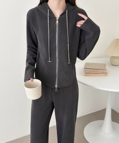 ABITOKYO(アビトーキョー)の「フーディショート丈コーヂュロイジャケットセットアップ(セットアップ・レディース・ブラック/チャコールグレー/ベージュ・FREE)」の10枚目の写真