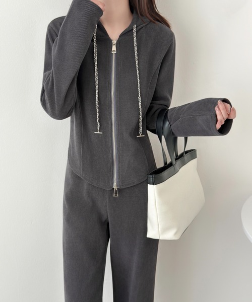 ABITOKYO(アビトーキョー)の「フーディショート丈コーヂュロイジャケットセットアップ(セットアップ・レディース・ブラック/チャコールグレー/ベージュ・FREE)」の11枚目の写真